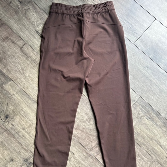 Aritzia the group by babaton mocha brown athletic pants - Picture 5 of 5